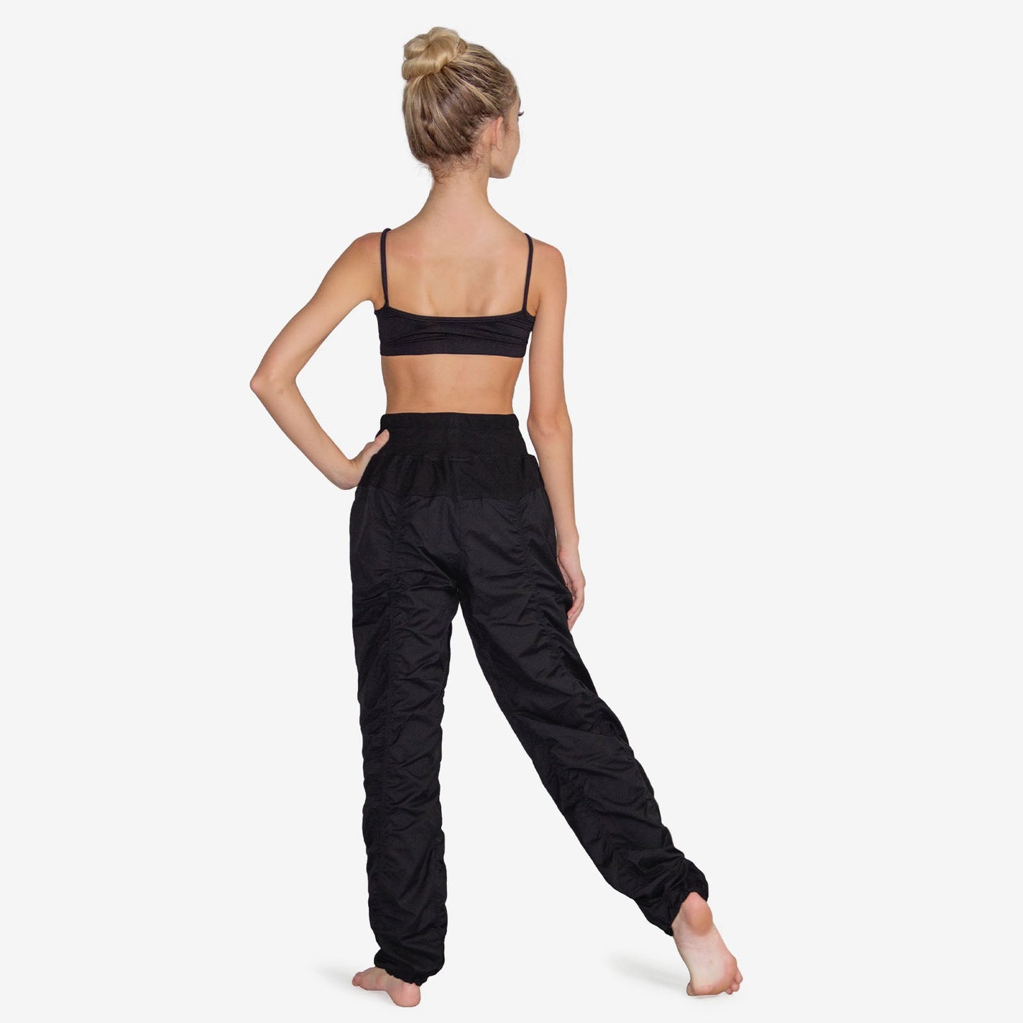 The Studio Pants - SP01 Pants is part of the Só Dança range of Pants. See more details and sizing information here.