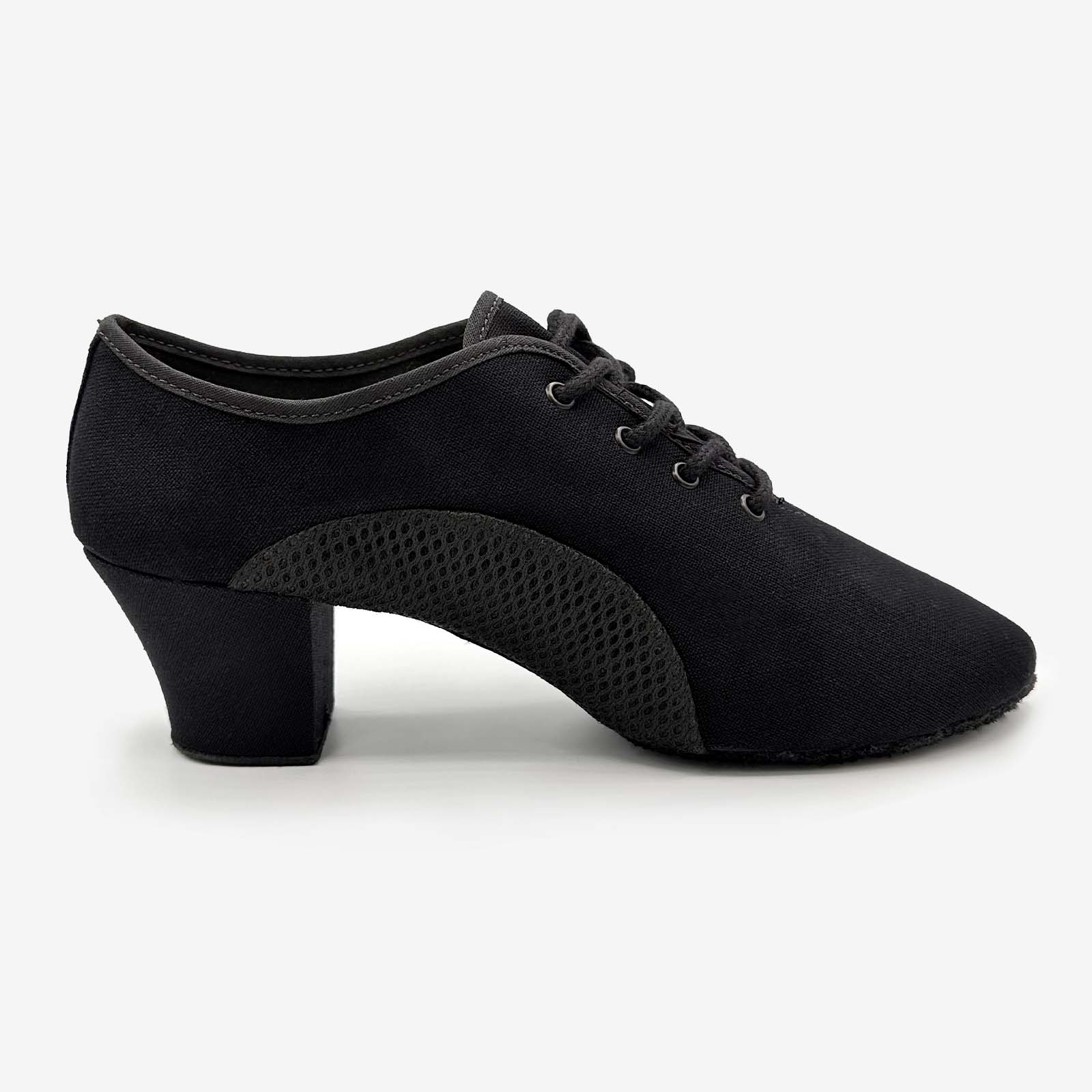 The Jive - BL302, 1.5" Heel Lace Up Latin/Ballroom Shoe is part of the Só Dança range of Shoes. See more details and sizing information here.