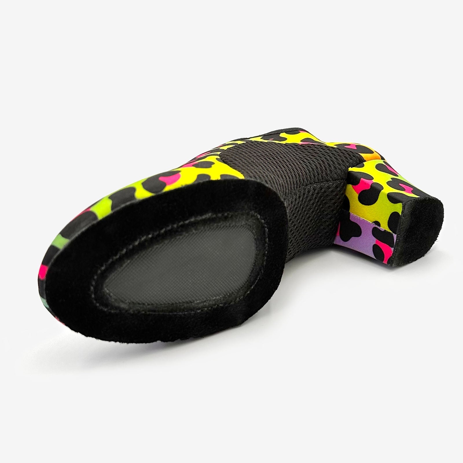 The Jive - BL302, 1.5" Heel Lace Up Latin/Ballroom Shoe is part of the Só Dança range of Shoes. See more details and sizing information here.