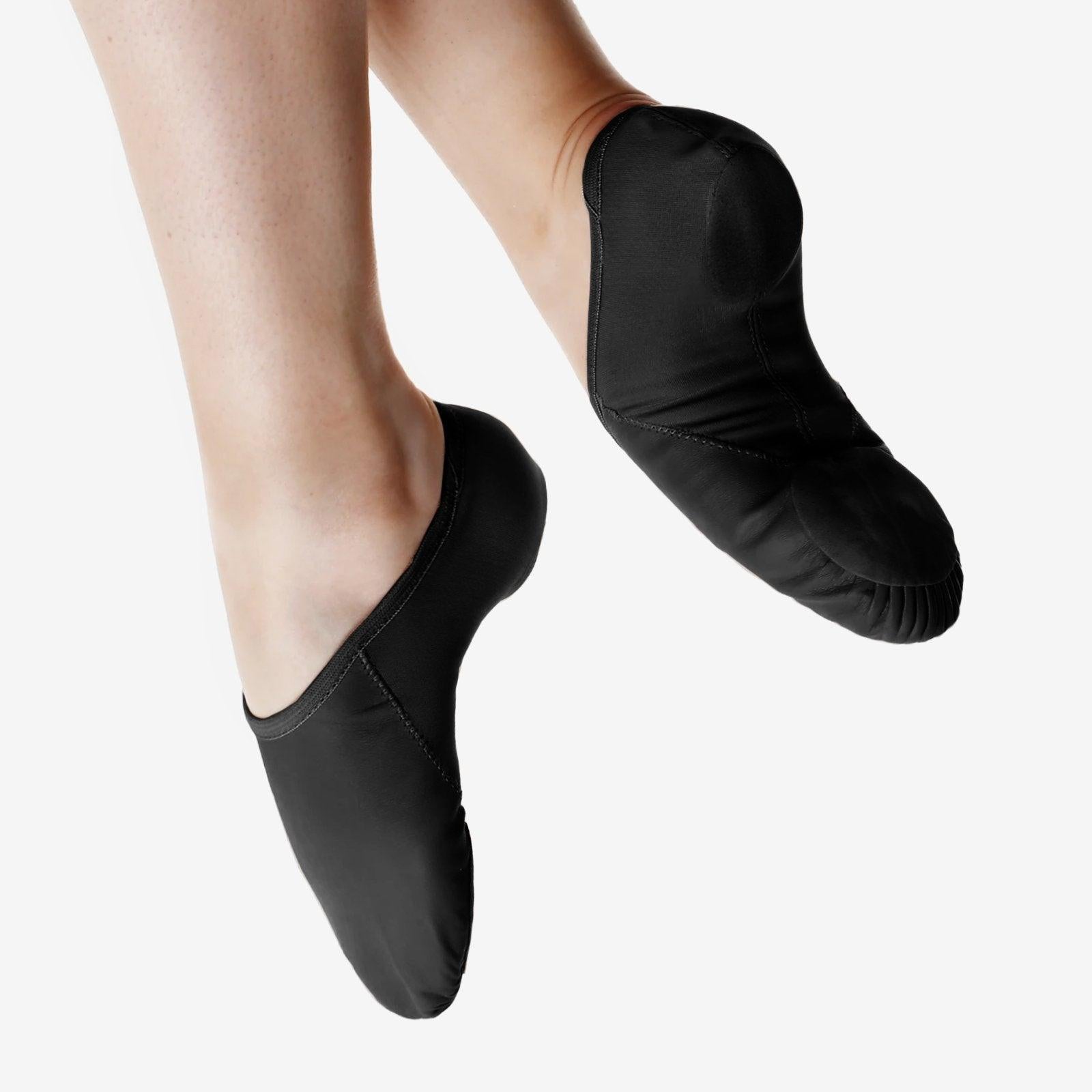 The Jazy - JZ82s, Child Leather and Nylon Spandex Jazz Shoe  is part of the Só Dança range of Shoes. See more details and sizing information here.