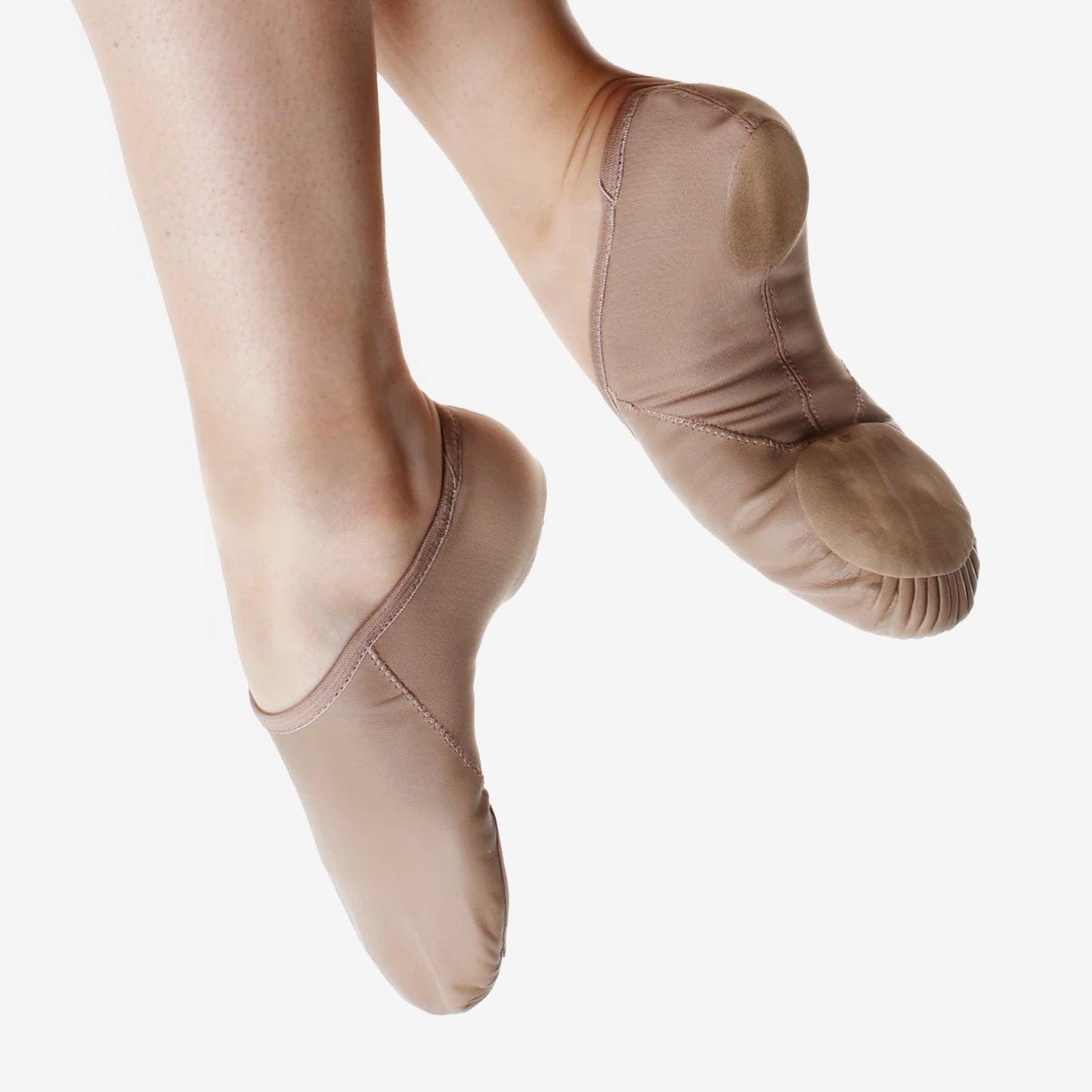 The Jazy - JZ82s, Child Leather and Nylon Spandex Jazz Shoe  is part of the Só Dança range of Shoes. See more details and sizing information here.