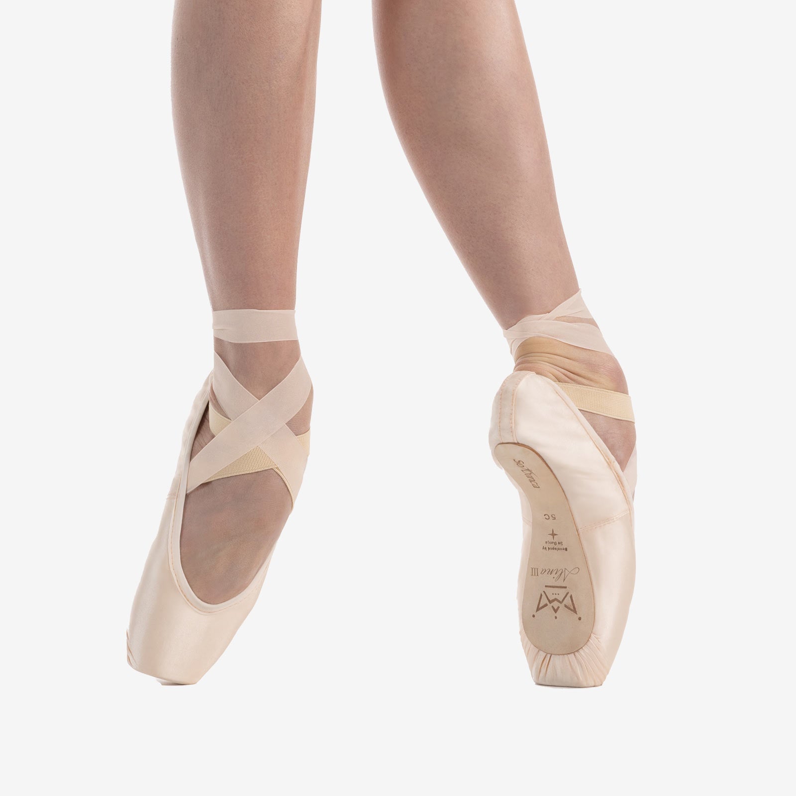 The Alina III Pointe Shoe - P93 is part of the Só Dança range of Shoes. See more details and sizing information here.