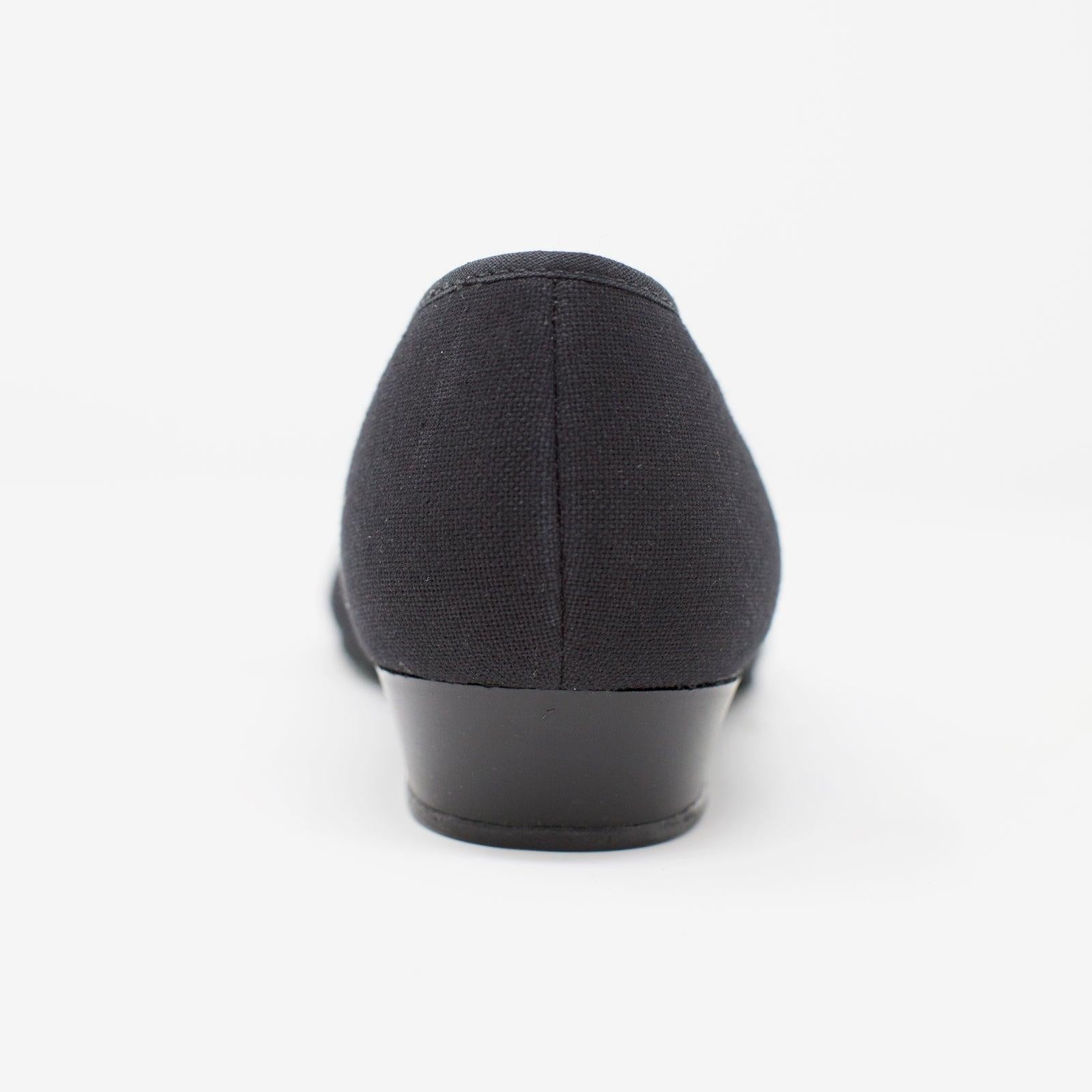 The Melinda - RO12L, 1" Heel Royal / Character Shoe with Suede Sole is part of the Só Dança range of Shoes. See more details and sizing information here.