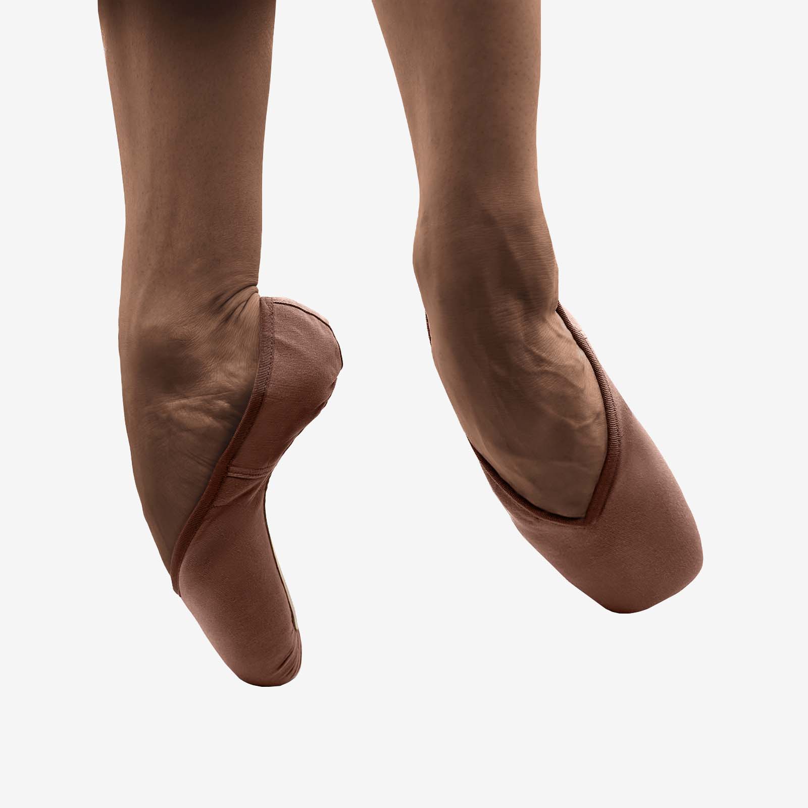 The Claudia - SD09, Claudia Pointe Shoe is part of the Só Dança range of Shoes. See more details and sizing information here.