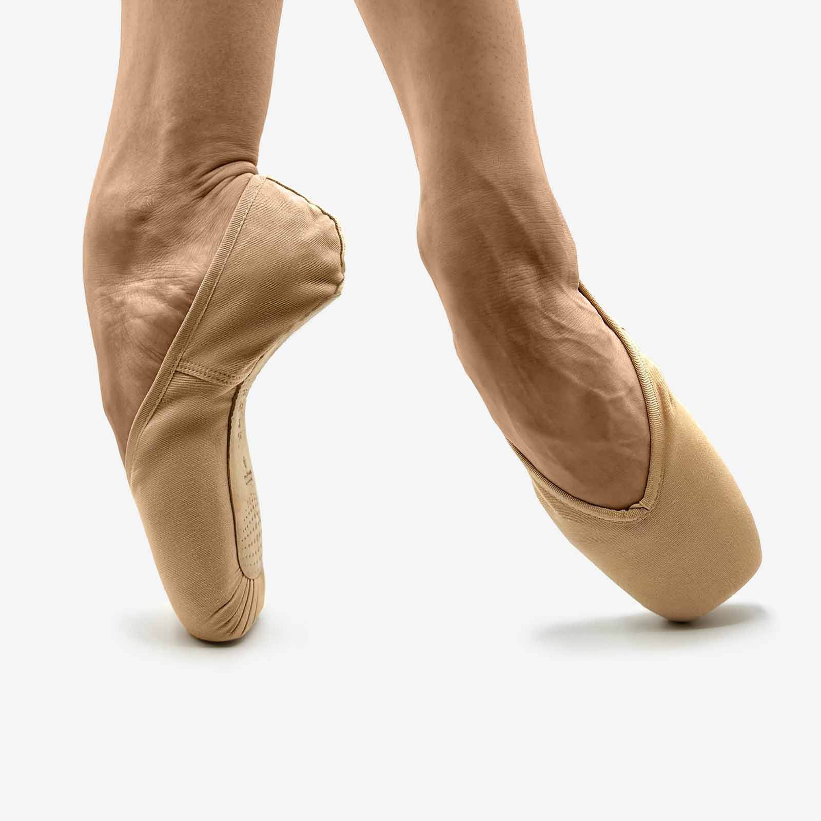 The Claudia - SD09, Claudia Pointe Shoe is part of the Só Dança range of Shoes. See more details and sizing information here.