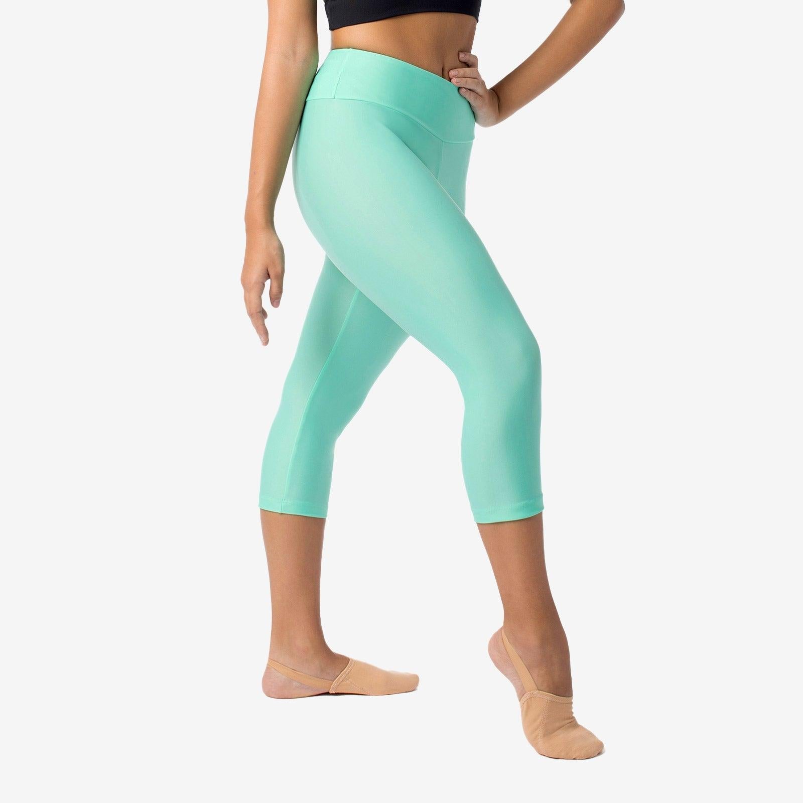 The Fara Capri Pants - SL153, Women's Capri Pants is part of the Só Dança range of Pants. See more details and sizing information here.