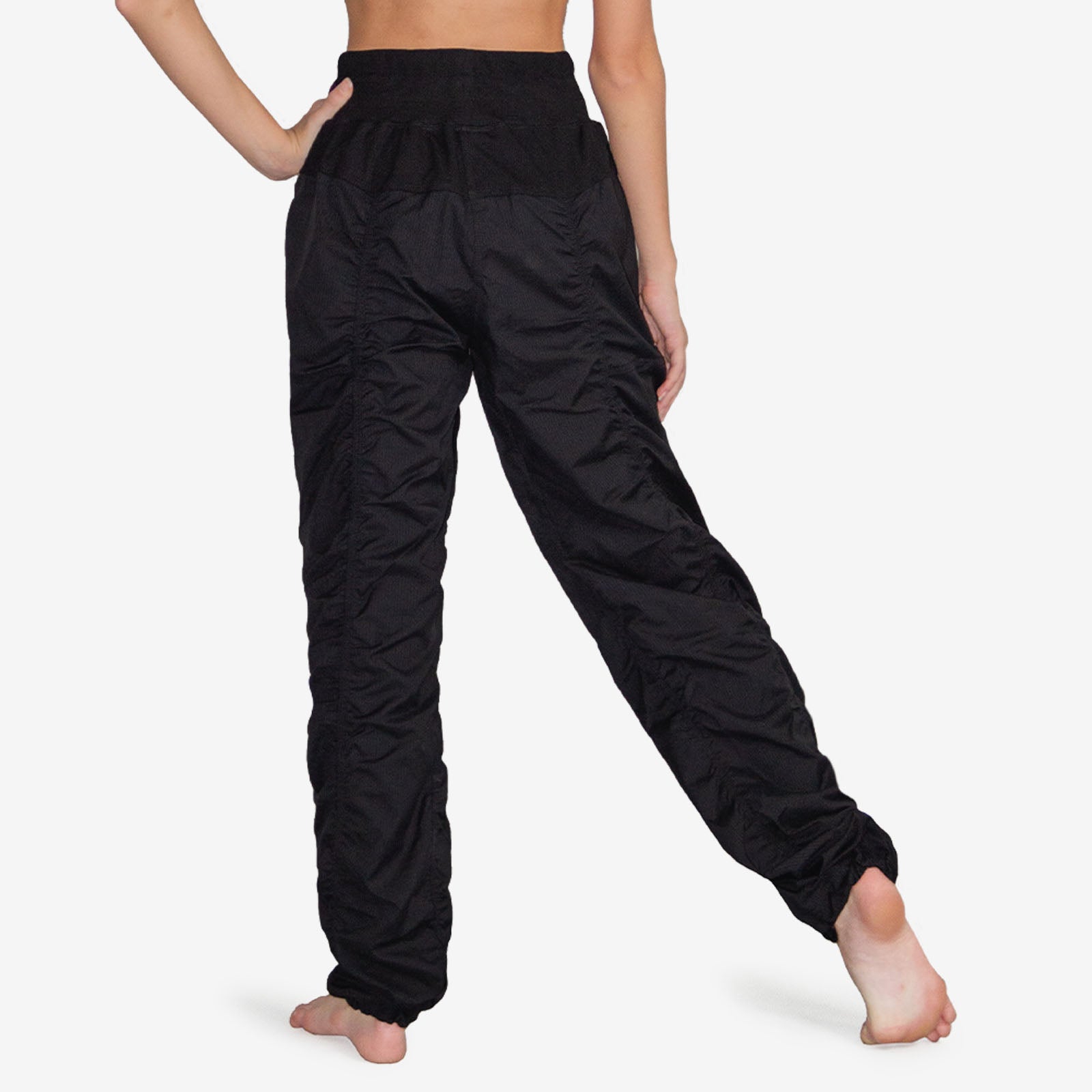 The Studio Pants - SP01 Pants is part of the Só Dança range of Pants. See more details and sizing information here.