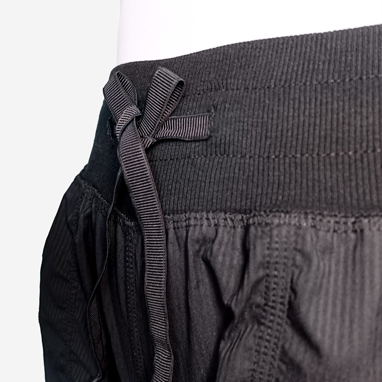 The Studio Pants - SP01 Pants is part of the Só Dança range of Pants. See more details and sizing information here.