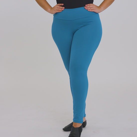 The Klera Curvy Leggings - SL198, Women's Leggings is part of the Só Dança range of Pants. See more details and sizing information here.