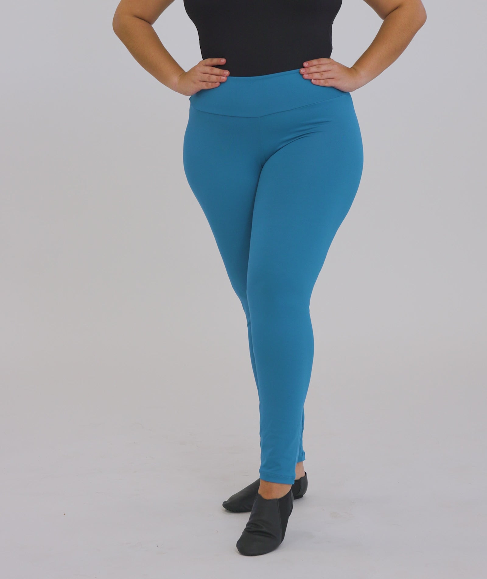 The Klera Curvy Leggings - SL198, Women's Leggings is part of the Só Dança range of Pants. See more details and sizing information here.