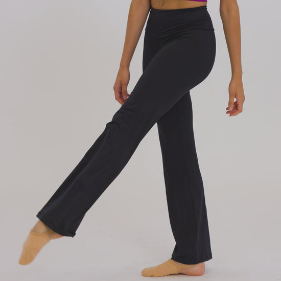 The Izzy Leggings - SL203 Adult Jazz Leggings is part of the Só Dança range of Pants. See more details and sizing information here.