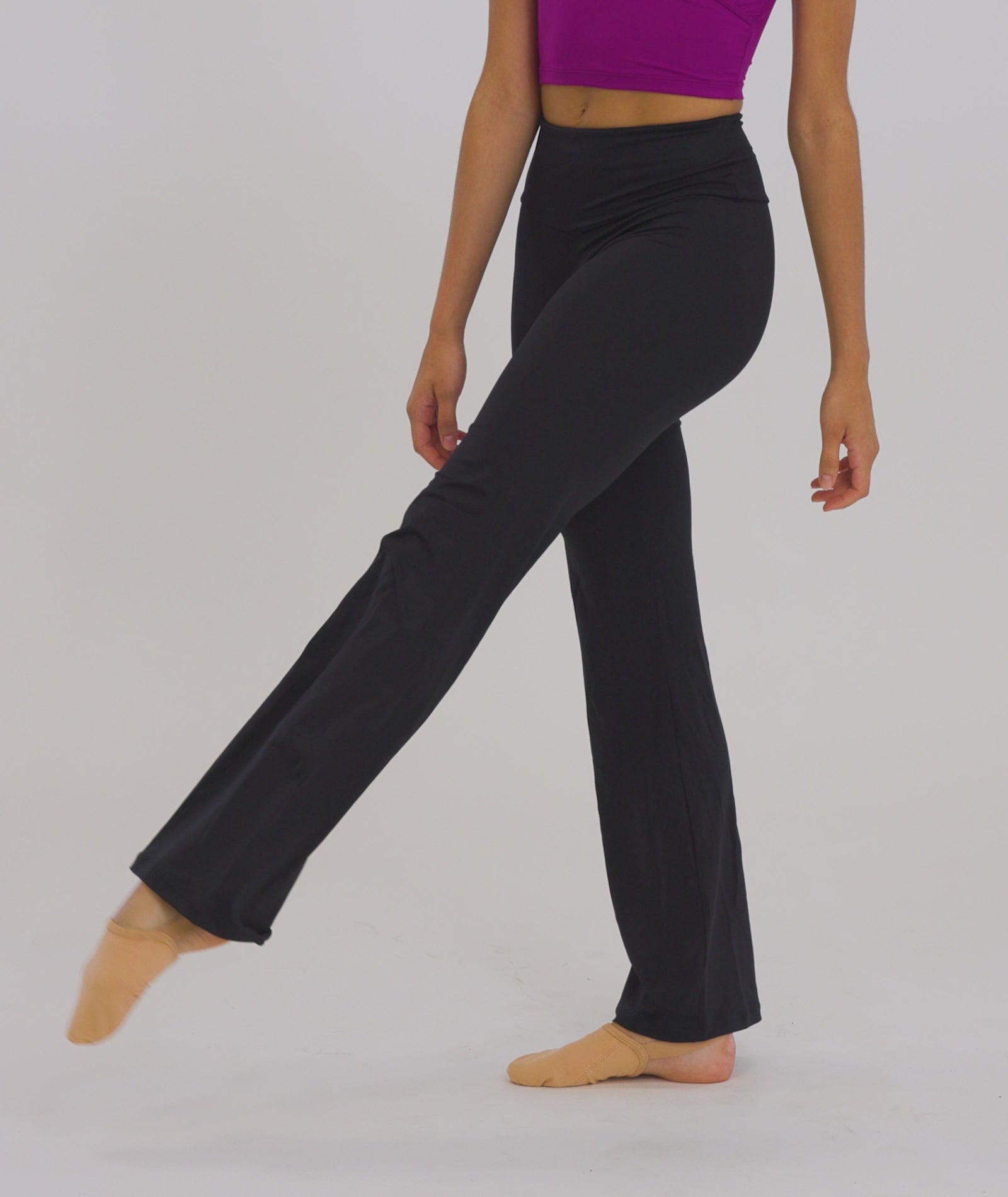 The Izzy Leggings - SL203 Adult Jazz Leggings is part of the Só Dança range of Pants. See more details and sizing information here.