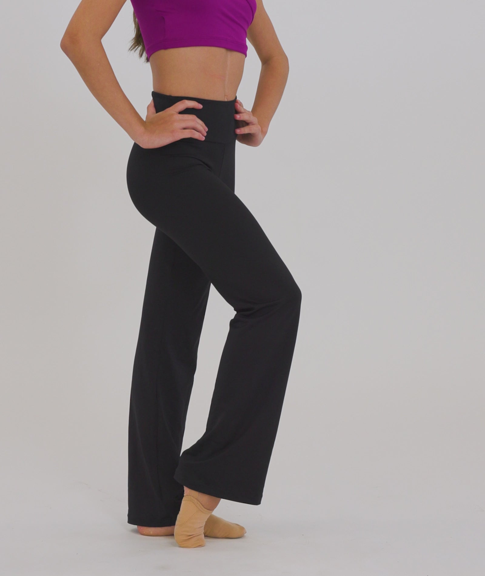 The Izzy Kid's Leggings - SL204, Child Jazz Leggings is part of the Só Dança range of Pants. See more details and sizing information here.